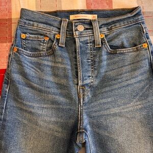 Levi's Women's High Rise Wedgie straight Jeans - Size 24